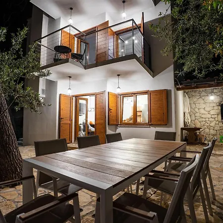Bonaca - Entire Private Beachfront Villa