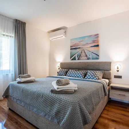 Bonaca - Entire Private Beachfront Marusici (Split-Dalmatia)