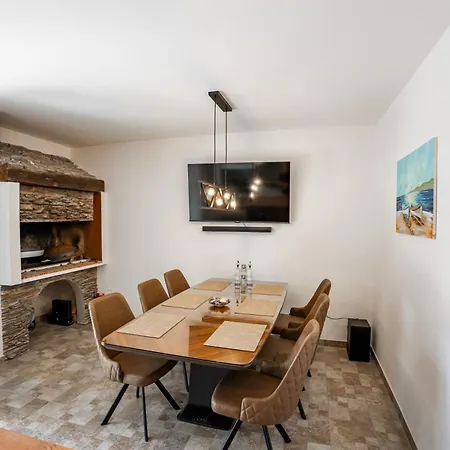 Villa Bonaca - Entire Private Beachfront *
