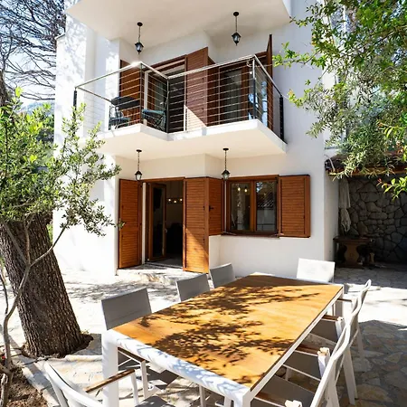 Bonaca - Entire Private Beachfront Vila Marusici (Split-Dalmatia)