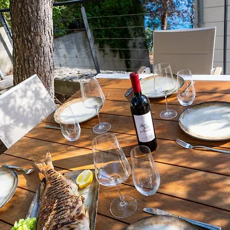 Bonaca - Entire Private Beachfront Vila Marusici (Split-Dalmatia)