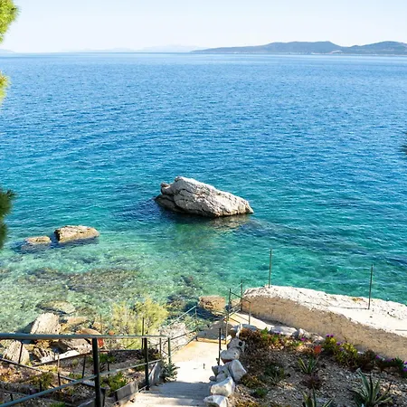 Bonaca - Entire Private Beachfront Vila Marusici (Split-Dalmatia)